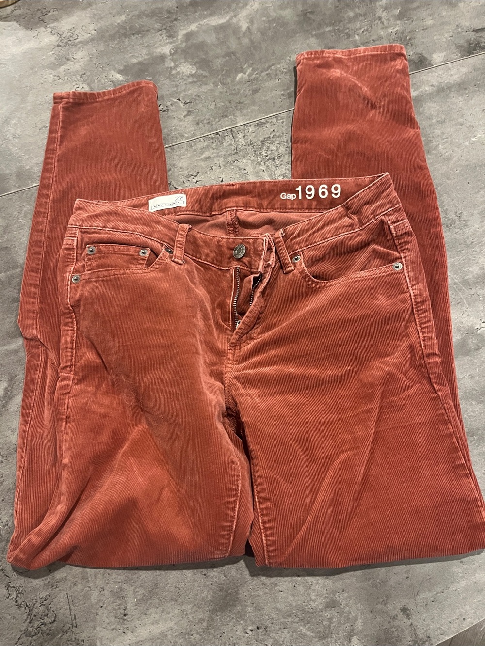 GAP 1969 Women’s Skinny Corduroy Jeans in Rust
